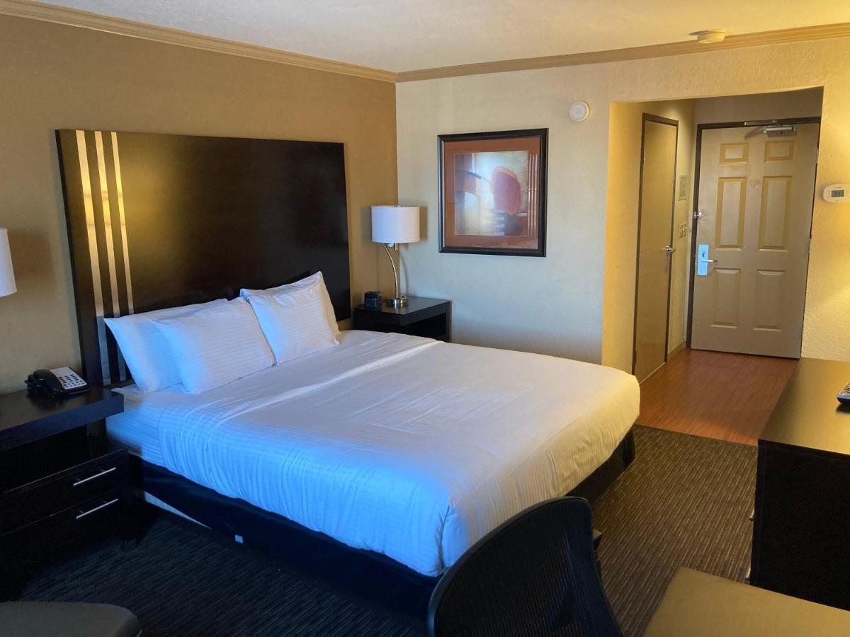 La Quinta By Wyndham Davis Hotel Bagian luar foto