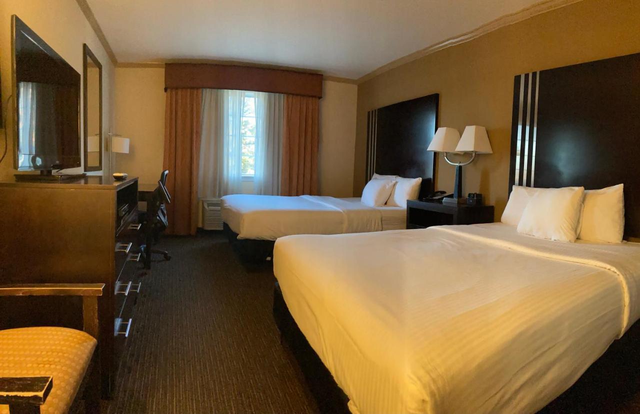 La Quinta By Wyndham Davis Hotel Bagian luar foto