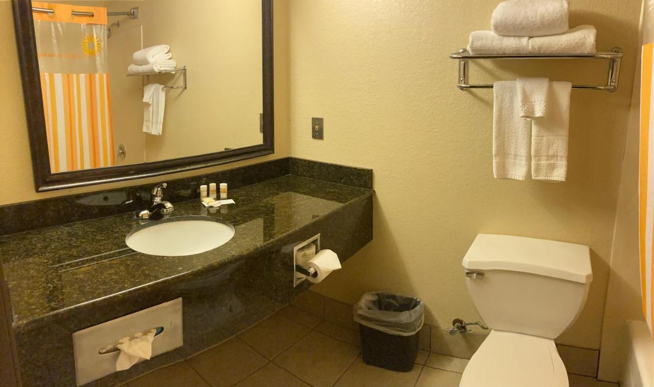 La Quinta By Wyndham Davis Hotel Bagian luar foto