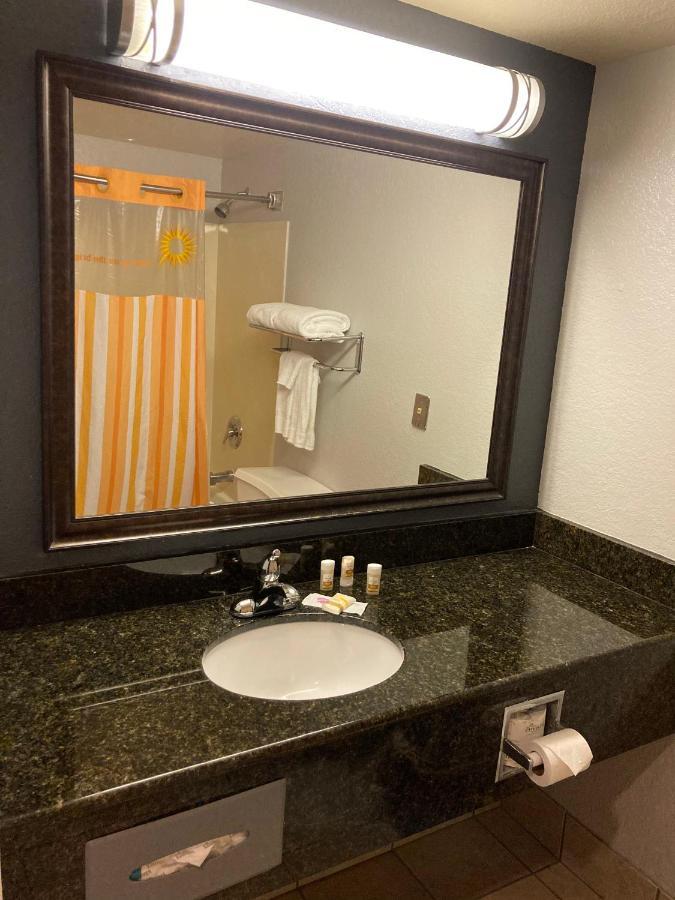La Quinta By Wyndham Davis Hotel Bagian luar foto