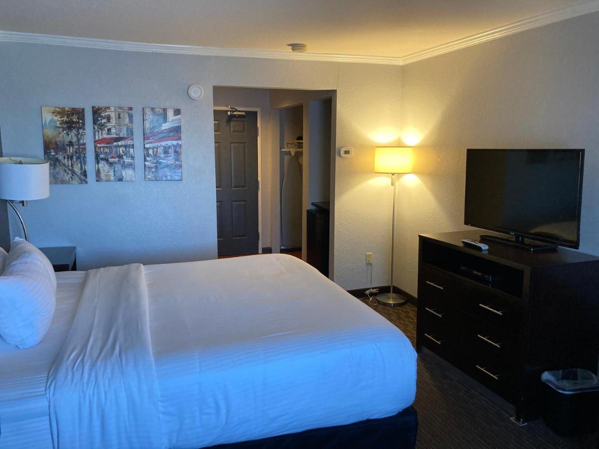 La Quinta By Wyndham Davis Hotel Bagian luar foto