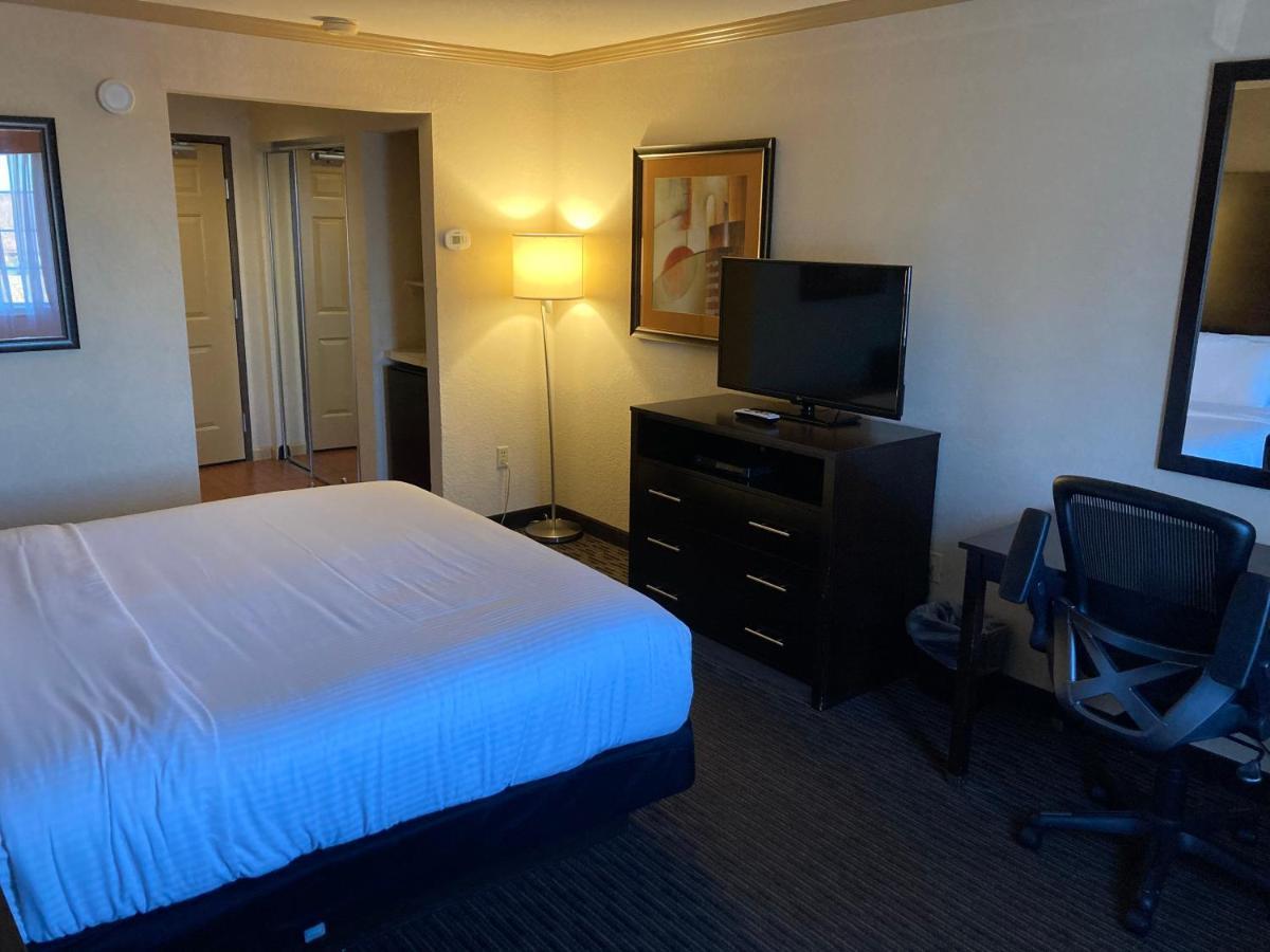 La Quinta By Wyndham Davis Hotel Bagian luar foto