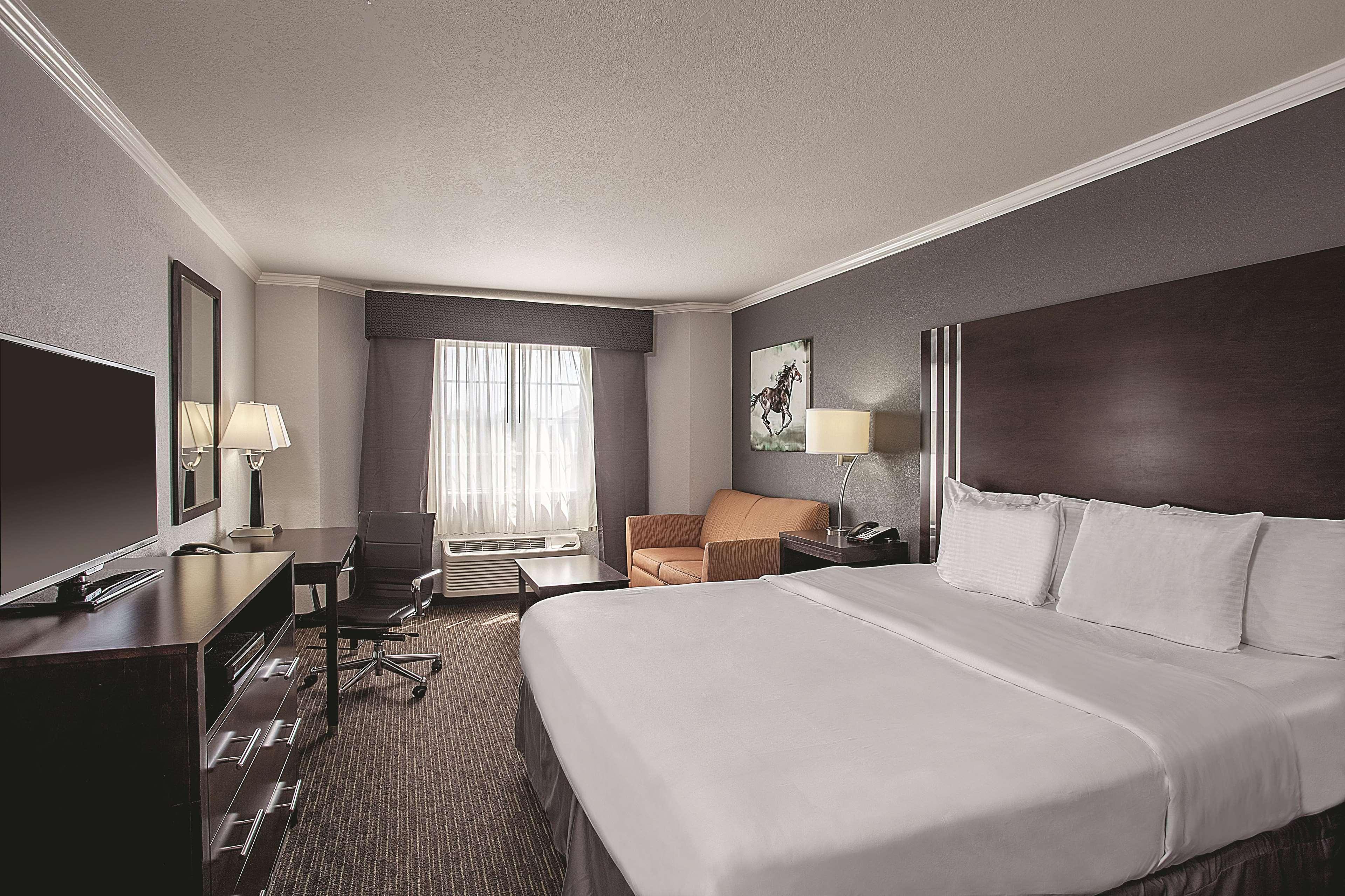 La Quinta By Wyndham Davis Hotel Bagian luar foto