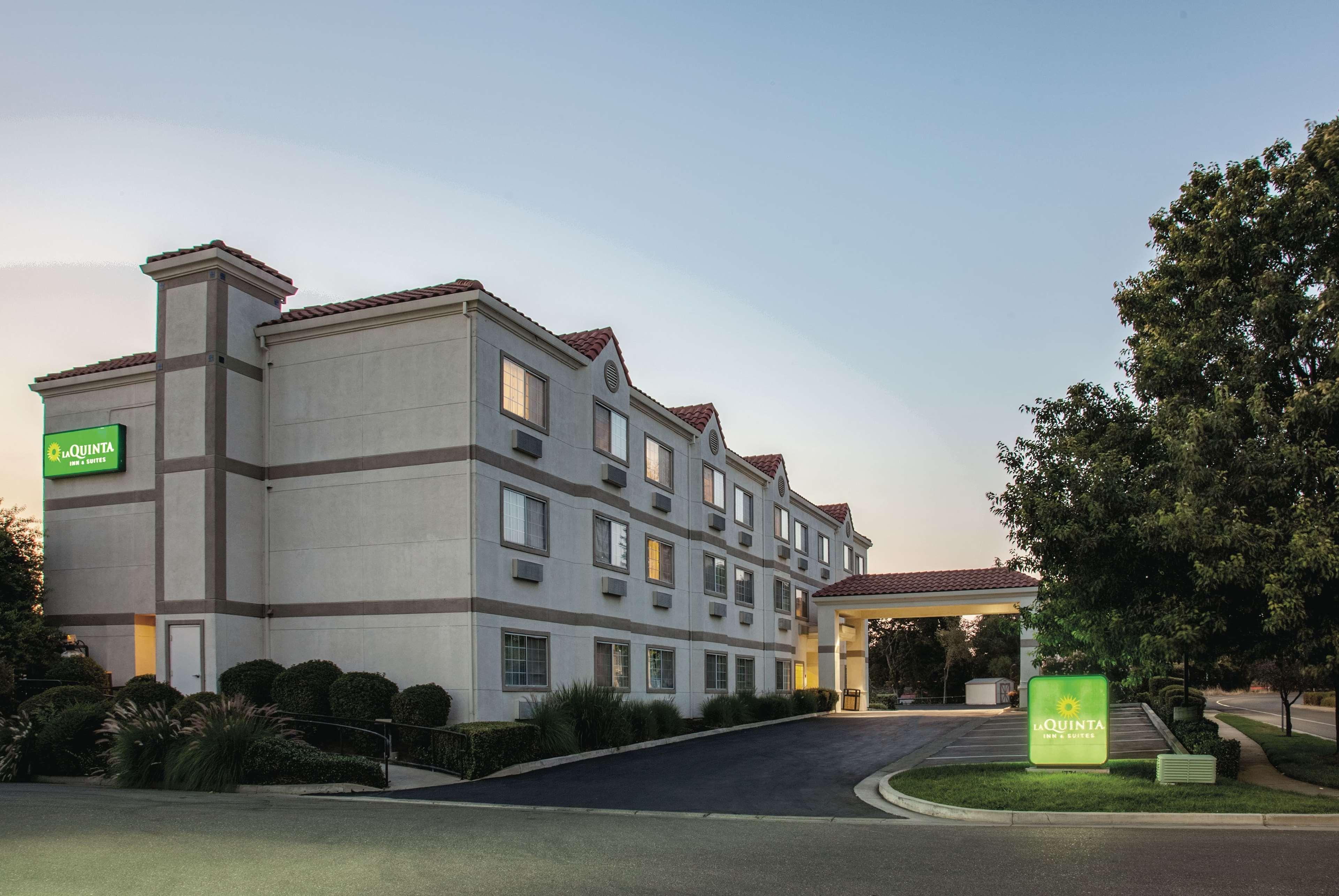 La Quinta By Wyndham Davis Hotel Bagian luar foto