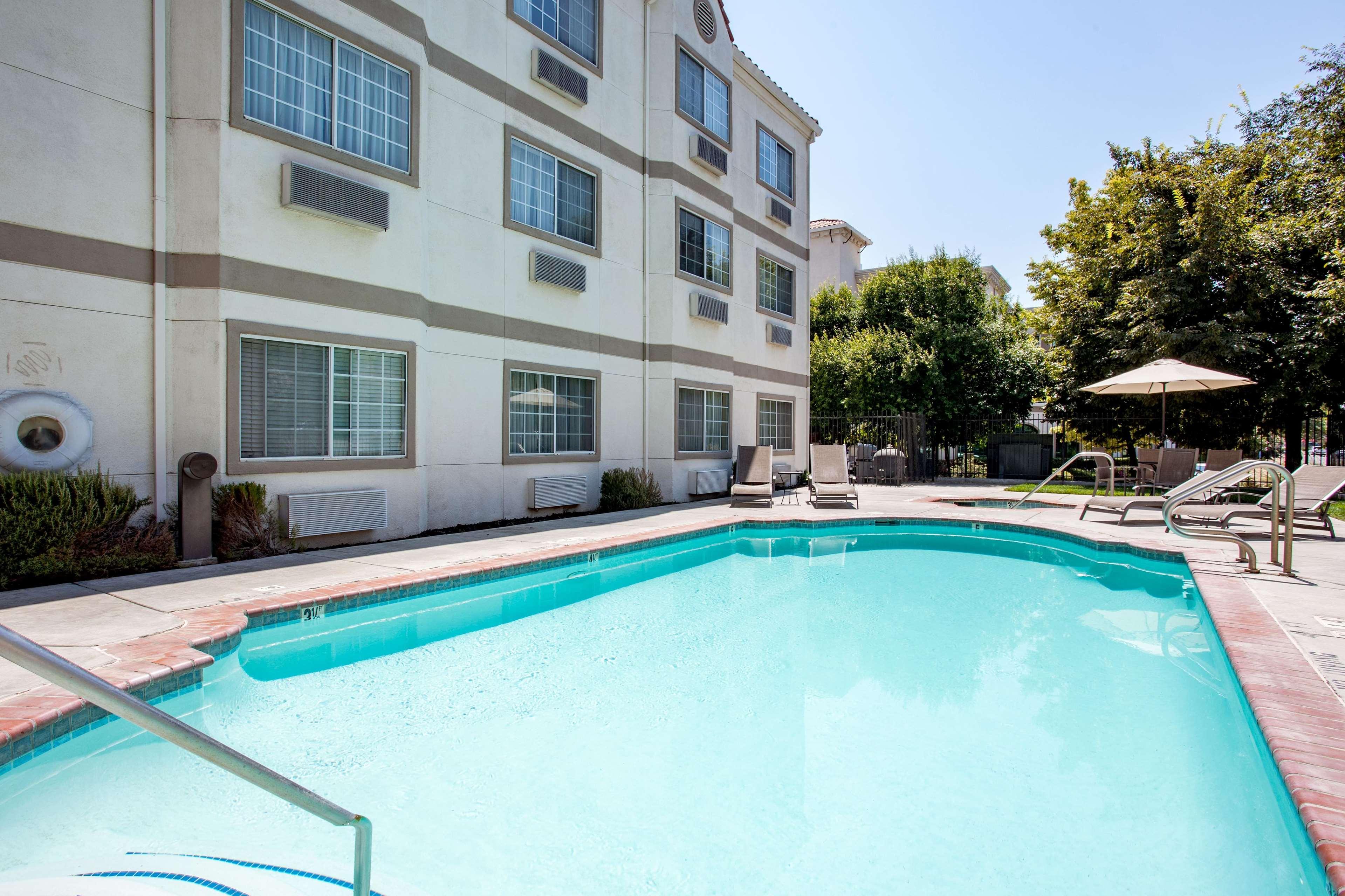 La Quinta By Wyndham Davis Hotel Bagian luar foto