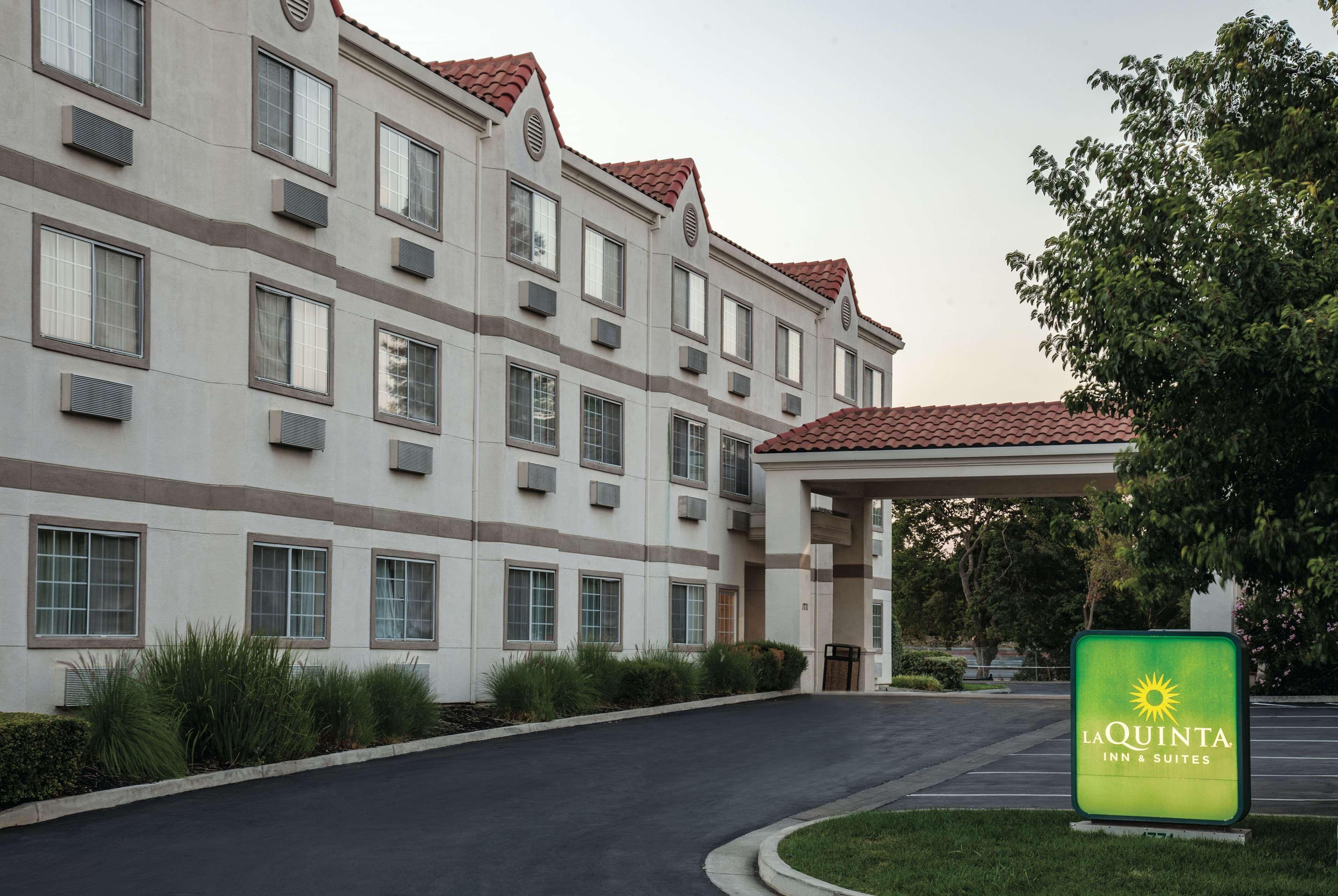 La Quinta By Wyndham Davis Hotel Bagian luar foto