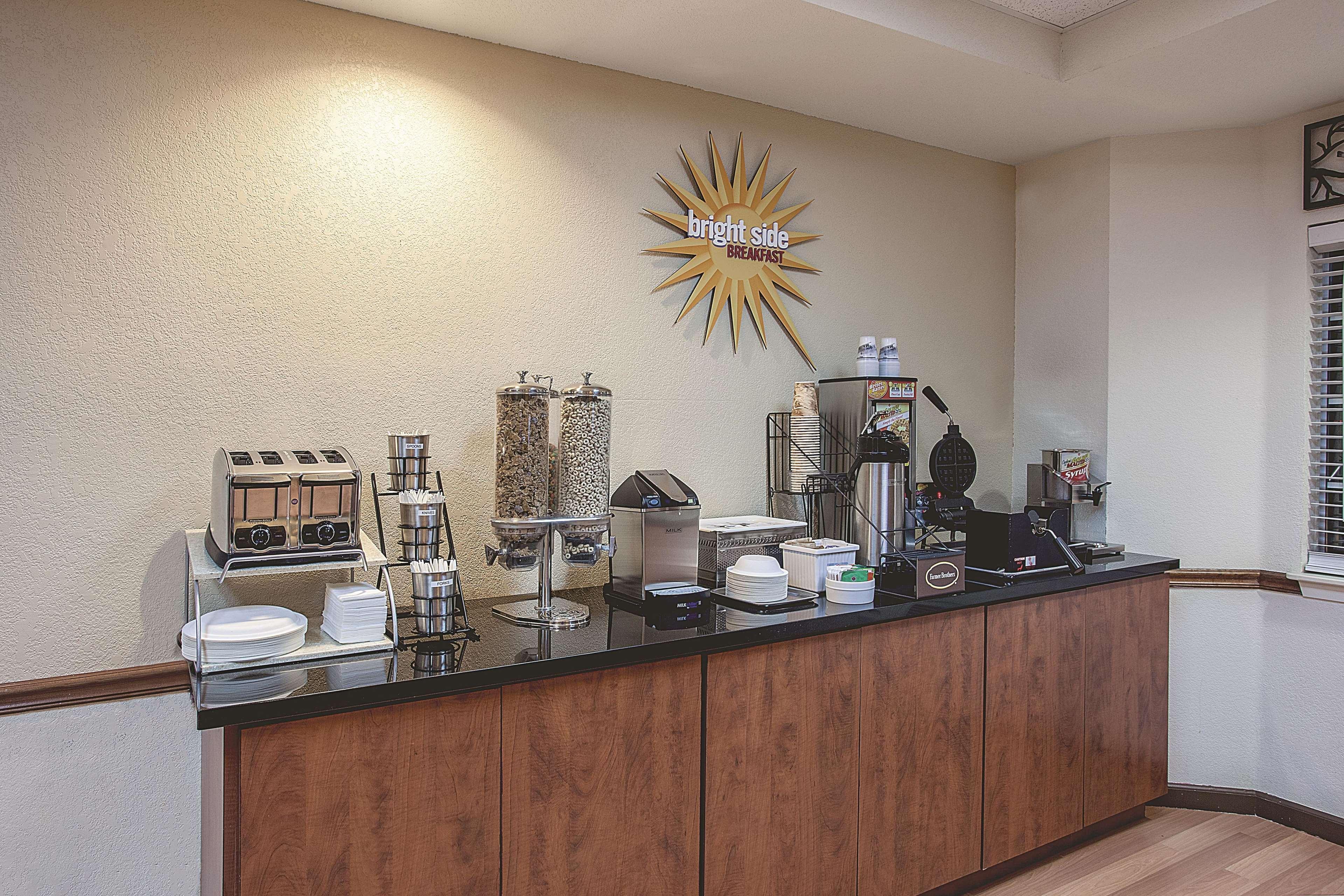 La Quinta By Wyndham Davis Hotel Bagian luar foto