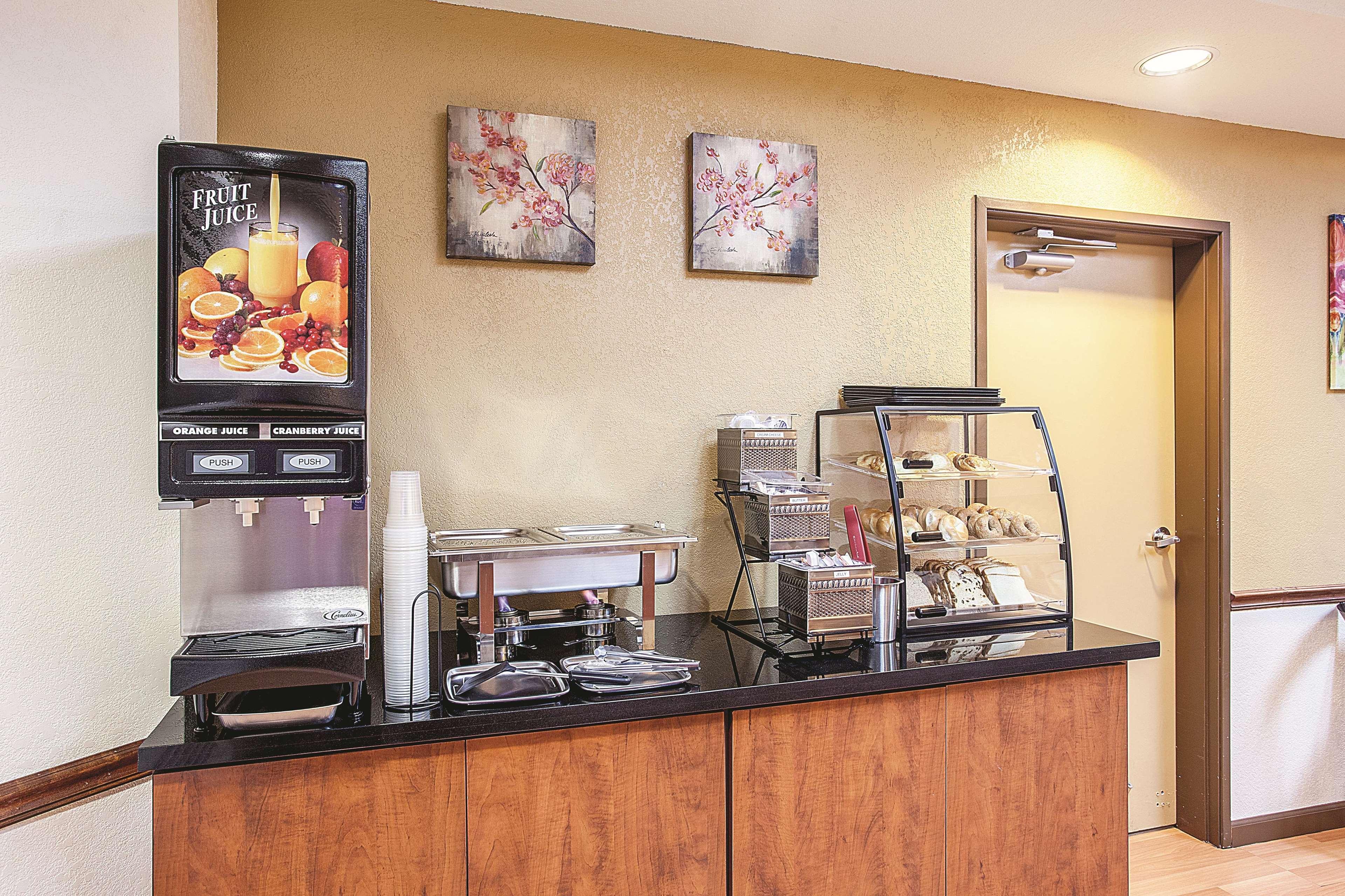 La Quinta By Wyndham Davis Hotel Bagian luar foto