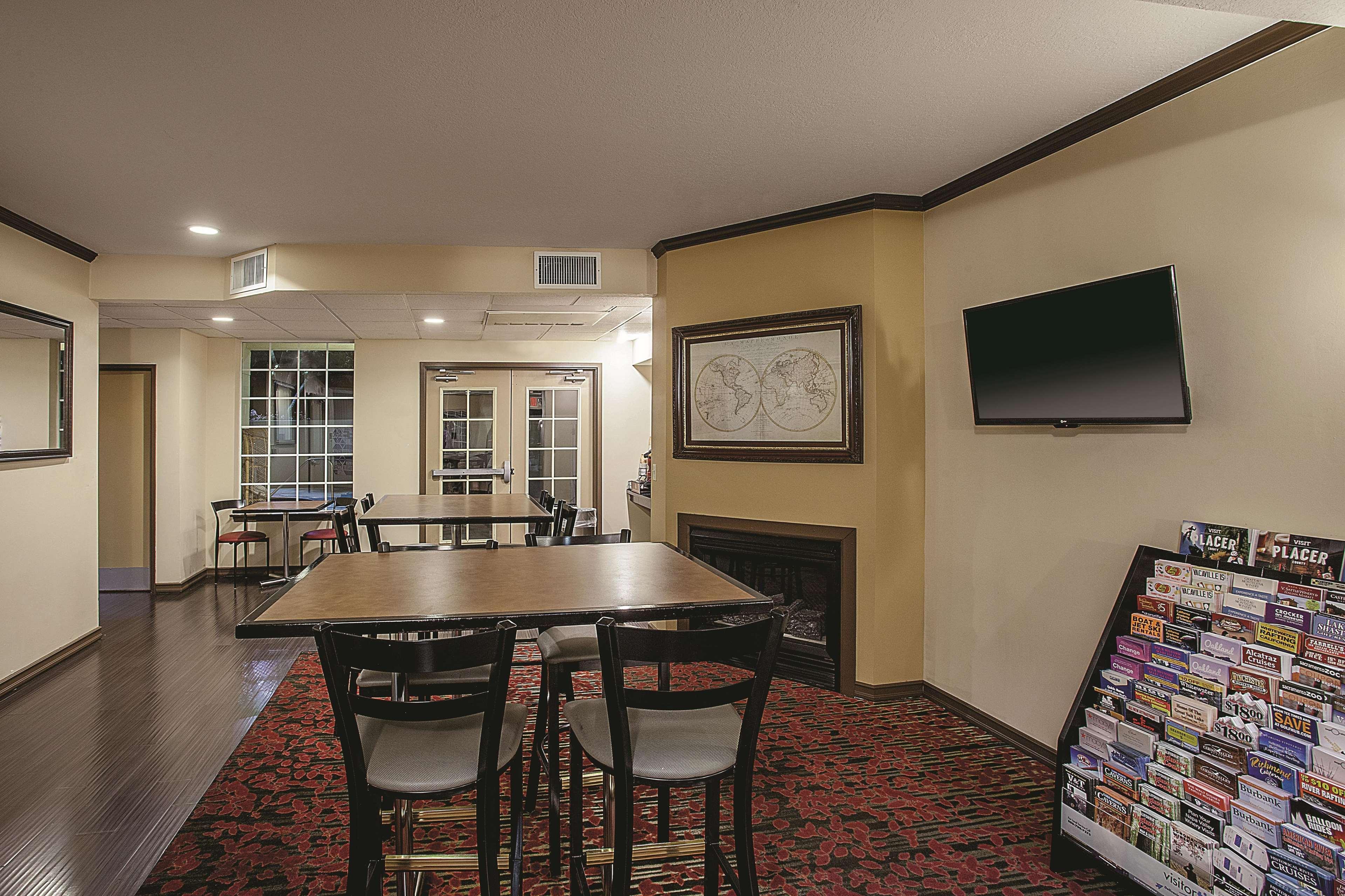 La Quinta By Wyndham Davis Hotel Bagian luar foto