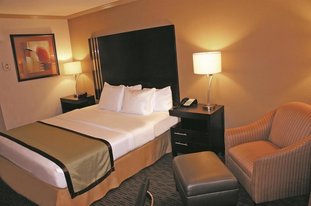 La Quinta By Wyndham Davis Hotel Bagian luar foto